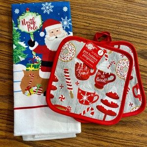 Brand new Christmas tea towel set and pot holders